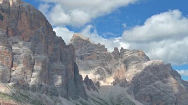 Rüya Dolomitler. Nuvolau, Arvelau ve beş kule