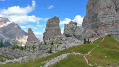 Rüya Dolomitler. Nuvolau, Arvelau ve beş kule