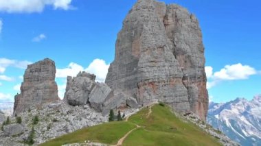 Rüya Dolomitler. Nuvolau, Arvelau ve beş kule