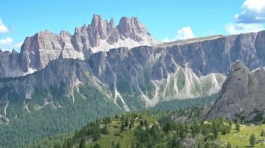 Rüya Dolomitler. Nuvolau, Arvelau ve beş kule