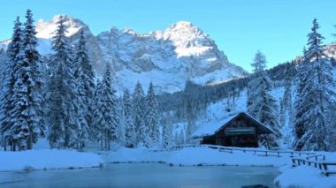 Fusine göllerinde ve Tarvisio ormanlarında kar büyüsü