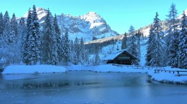 Sappada 'nın karlı manzarası. Dolomitler, İtalya 