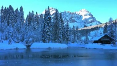 Sappada 'nın karlı manzarası. Dolomitler, İtalya 