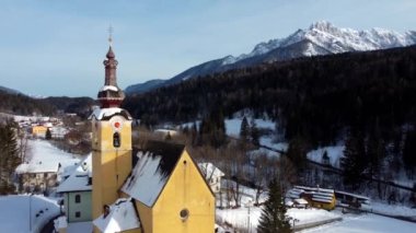 Eski kilise ve çan kulesi Coccau, Tarvisio.