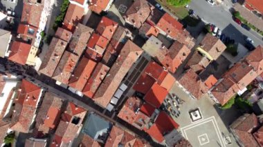 Marano gölü. Vaha, korunan bölge ve tarihi kasaba.