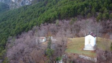 Raunis Kilisesi ve Chiusaforte antik köyü