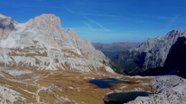 Yukarıdan Tre Cime di Lavaredo. Görkemli ve vahşi Dolomitler