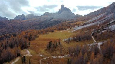 Federa Gölü ve Cortina Havzası. Görkemli ve vahşi Dolomitler