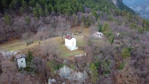 ラウニス教会とチウサフォルテの古代の村 — ストック動画