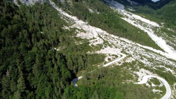 沿着Val Dogna山区公路通往Montasio斜坡 — 图库视频影像