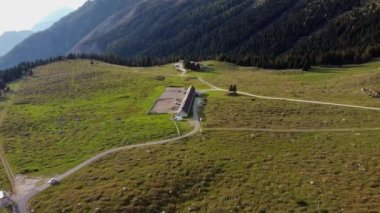 Sonbaharda Montasio Platosu. Montasio ve Monte Canin.