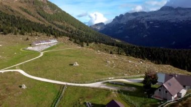 Sonbaharda Montasio Platosu. Montasio ve Monte Canin.