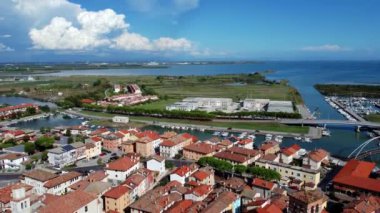 Marano rezervi ve göl. Korunan vaha ve tarihi köy