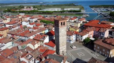 Marano rezervi ve göl. Korunan vaha ve tarihi köy