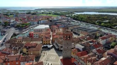 Marano rezervi ve göl. Korunan vaha ve tarihi köy