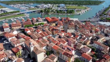 Marano rezervi ve göl. Korunan vaha ve tarihi köy