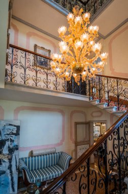 MORUZZO, İtalya - 17 Mayıs 2015: Friuli bölgesinin kalbinde yer alan Villa Savorgnan di Brazza 'nın içi.