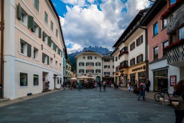 San Candido 'da. Dolomitlerdeki Alpler Kasabası