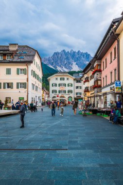 San Candido 'da. Dolomitlerdeki Alpler Kasabası