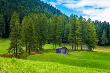 Val Fiscalina. Sesto Dolomitlerinin Çerçevesi.