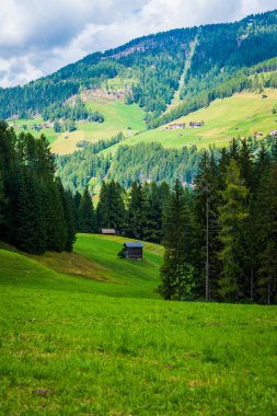 Val Fiscalina. Sesto Dolomitlerinin Çerçevesi.