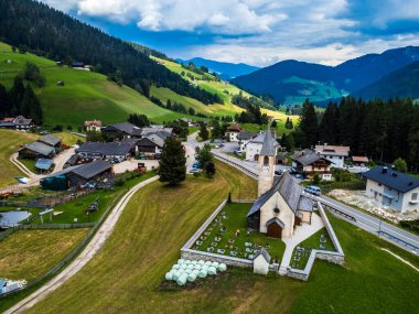 Val Fiscalina 'nın yaz renkleri yukarıdan