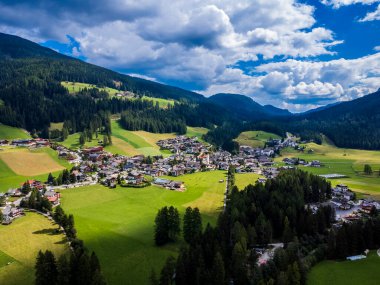 Val Fiscalina 'nın yaz renkleri yukarıdan