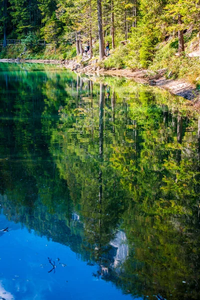 Dolomiten Pragser See Und Boote Smaragdfarben Auf Dem Wasser — Stockfoto