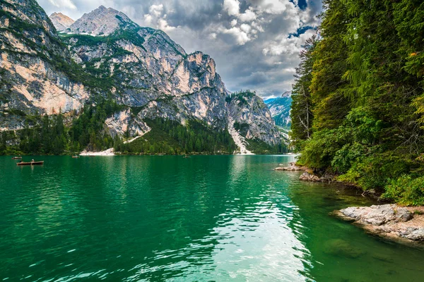 Dolomieten Braies Meer Boten Emerald Kleuren Het Water — Stockfoto