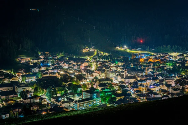 San Candido Geceleri Dolomitlerdeki Alpler Kasabası — Stok fotoğraf