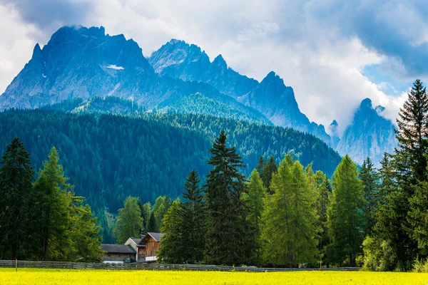 Innichen Stadt Der Alpen Den Dolomiten — Stockfoto