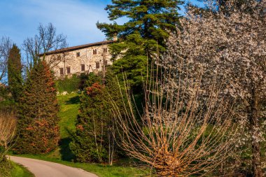 İtalya 'daki Arcano Kalesi kompleksinin güzel manzarası 