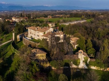 İtalya 'daki Arcano Kalesi kompleksinin güzel manzarası 