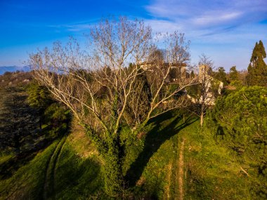 İtalya 'daki Arcano Kalesi kompleksinin güzel manzarası 