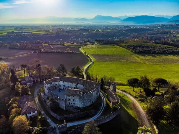意大利阿卡诺城堡建筑群的美丽景色 — 图库照片