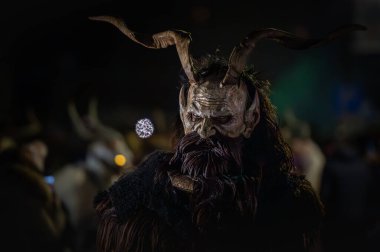 Krampus. Noel şeytanları. San Nicolo 'yu bekliyorum.