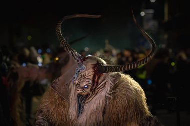 Krampus. Noel şeytanları. San Nicolo 'yu bekliyorum.