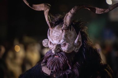 Krampus. Noel şeytanları. San Nicolo 'yu bekliyorum.