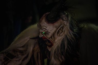 Krampus. Noel şeytanları. San Nicolo 'yu bekliyorum.