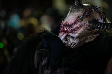 Krampus. Noel şeytanları. San Nicolo 'yu bekliyorum.