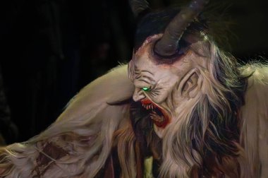Krampus. Noel şeytanları. San Nicolo 'yu bekliyorum.