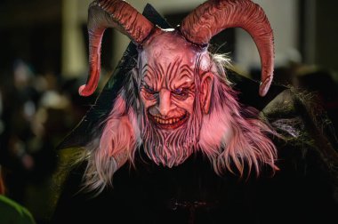 Krampus. Noel şeytanları. San Nicolo 'yu bekliyorum.