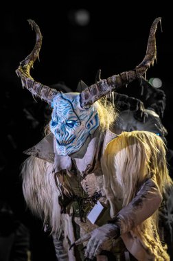 Krampus. Noel şeytanları. San Nicolo 'yu bekliyorum.