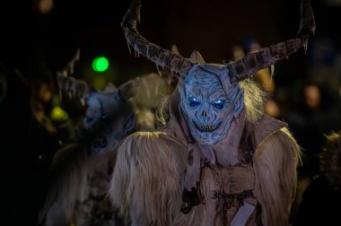 Krampus. Noel şeytanları. San Nicolo 'yu bekliyorum.