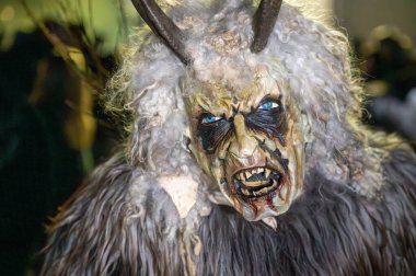 Krampus. Noel şeytanları. San Nicolo 'yu bekliyorum.