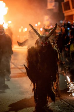 Krampus. Noel şeytanları. San Nicolo 'yu bekliyorum.