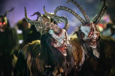 Krampus. Noel şeytanları. San Nicolo 'yu bekliyorum.