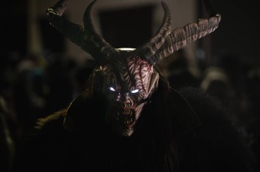 Krampus. Noel şeytanları. San Nicolo 'yu bekliyorum.