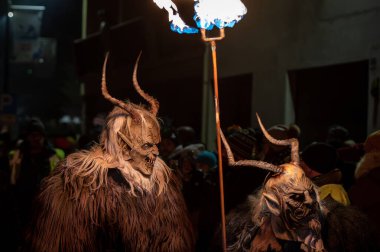 Krampus. Noel şeytanları. San Nicolo 'yu bekliyorum.