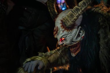 Krampus. Noel şeytanları. San Nicolo 'yu bekliyorum.